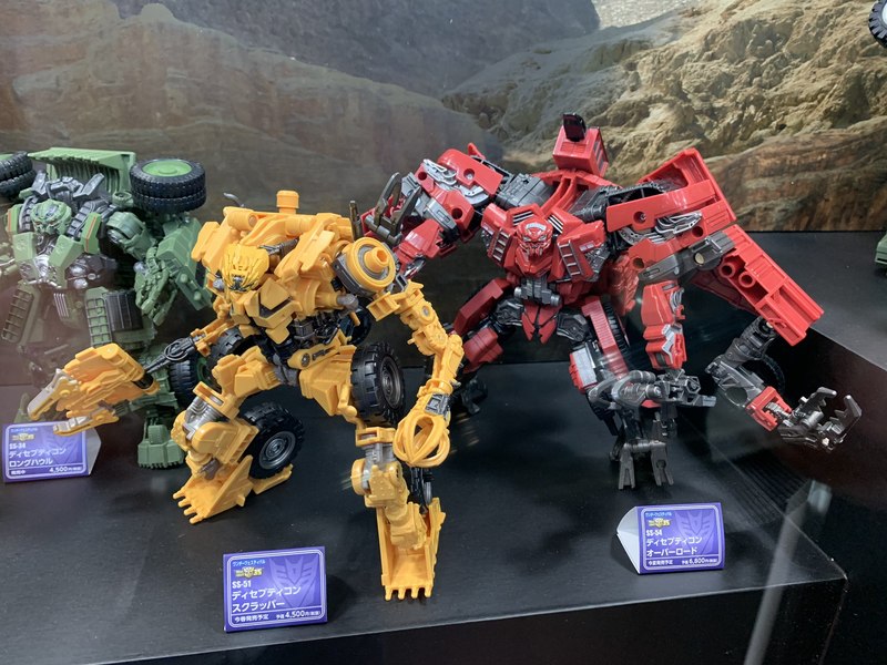 Winter Wonderfest 2019   Studio Series Devastator, Scrapper, And Overload On Display  (2 of 5)